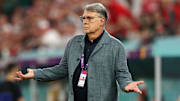 El técnico Gerardo Martino durante el juego entre México y Polonia.