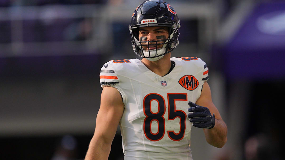Nov 16, 2025; Minneapolis, Minnesota, USA; Chicago Bears tight end Cole Kmet (85) warms up before a game against the Minnesota Vikings at U.S. Bank Stadium. Nov 16, 2025; Minneapolis, Minnesota, USA; Chicago Bears tight end Cole Kmet (85) warms up before a game against the Minnesota Vikings at U.S. Bank Stadium.