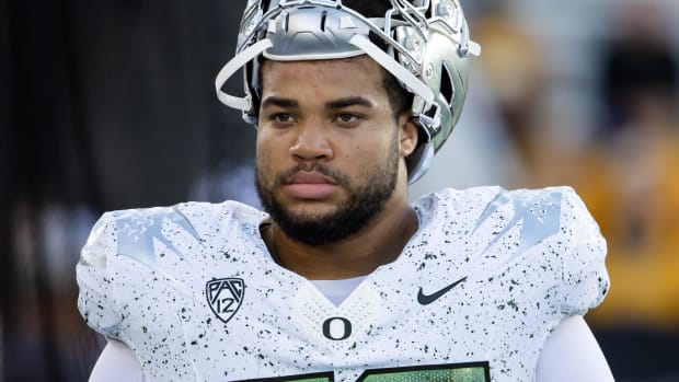 Nov 18, 2023; Tempe, Arizona, USA; Oregon Ducks offensive lineman Nishad Strother (50) against the Arizona State Sun Devils a