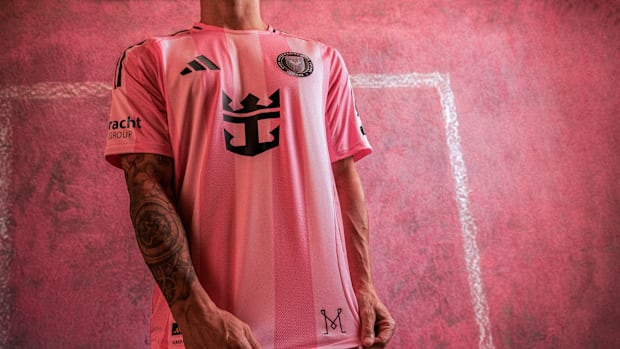 Inter Miami pink kit