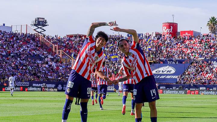 Las Chivas de Milito lideran el futbol mexicano gracias a una nueva generación de figuras formadas en el Rebaño. Las Chivas de Milito lideran el futbol mexicano gracias a una nueva generación de figuras formadas en el Rebaño.