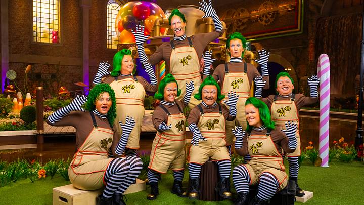 Wonka’s The Golden Ticket. (L to R) Alivia McCarthy, Beccy Benjamin, Ben Goffe, Mitchell Marione, Rusty Goffe, Ash Magic, Tiffany, Dane Noonan in season 1 of Wonka’s The Golden Ticket. Cr. James Gourley/Netflix © 2026
