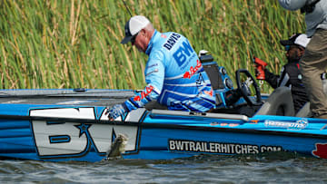 60 pounds, 2 ounces on 22 scorable bass without using his forward-facing sonar, Mark Davis won the Knockout Round 