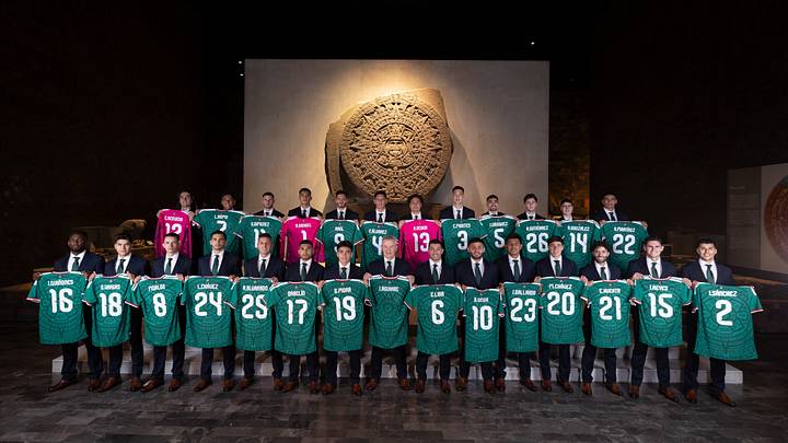 La Selección Mexicana presumió la camiseta con la Piedra del Sol de fondo. La Selección Mexicana presumió la camiseta con la Piedra del Sol de fondo.