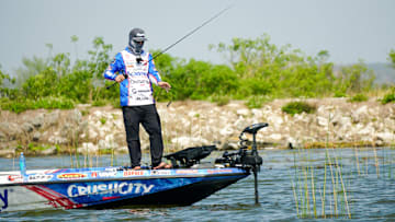 Jacob Wheeler fishing reeds to take the top spot on day of the BPT Stage 2 Harris Chain of Lakes