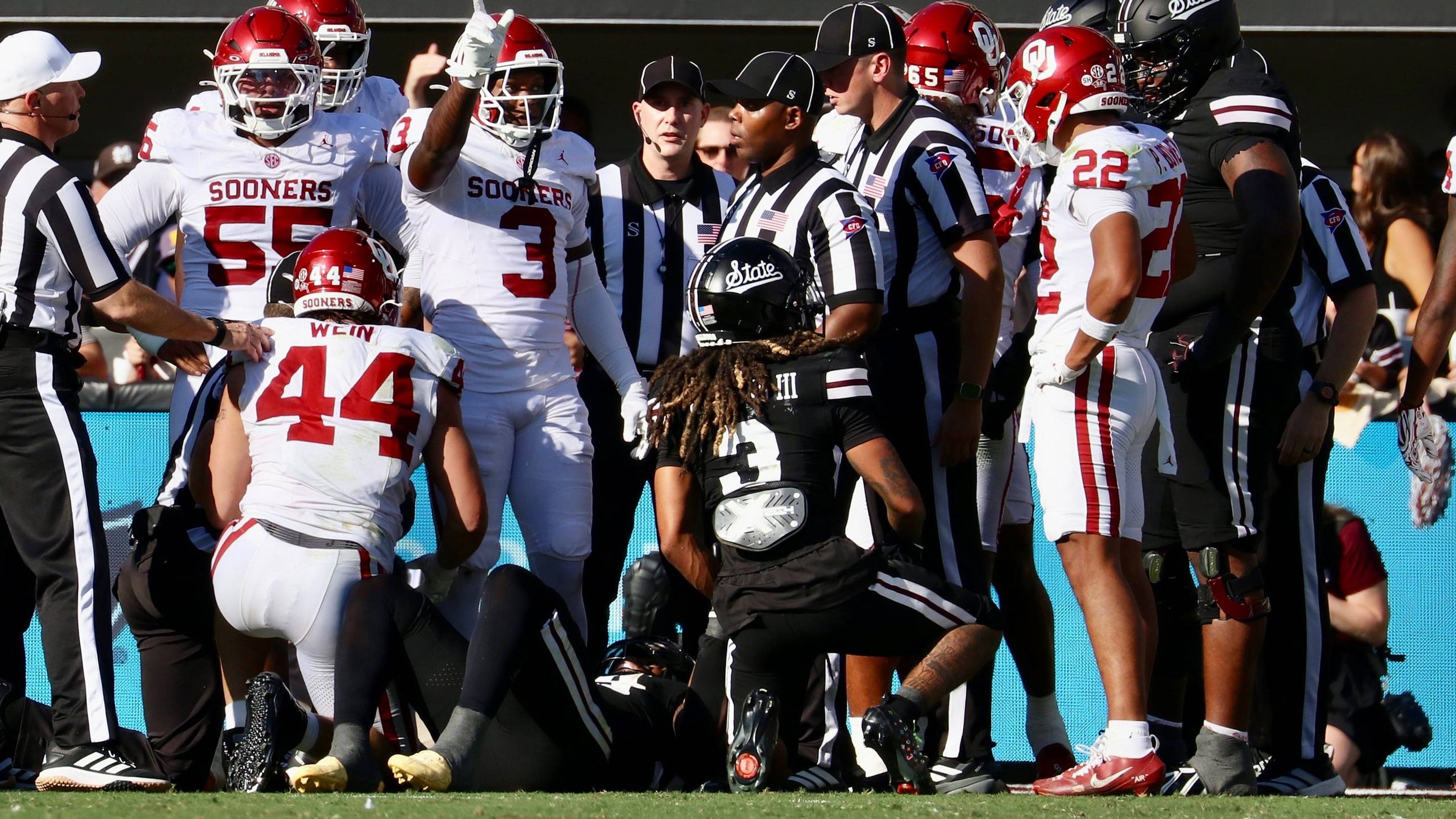 Peyton Bowen Dealt With 'a Little Stinger' Following Late Interception, Exit
