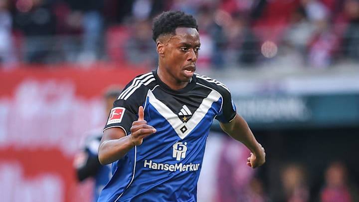 (Un)gewohntes Bild: Der Hauptsponsor HanseMerkur wird am Samstag vom Trikot von Albert Lokonga verschwinden