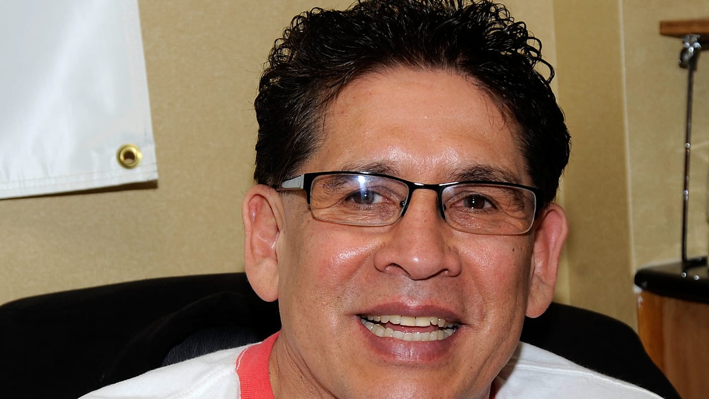 阿里巴！蒂托桑塔納 (Tito Santana) 簽署傳奇合同，將出現在即將到來的 WWE 比賽中