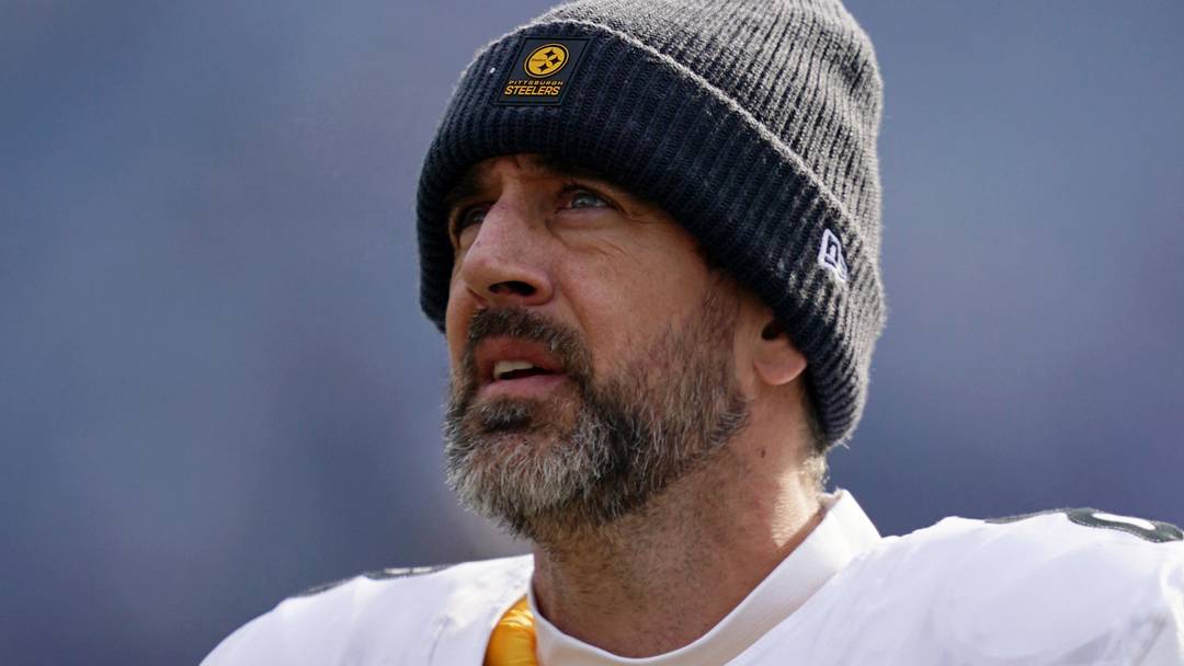 Pittsburgh Steelers quarterback Aaron Rodgers