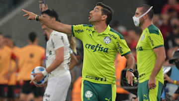 João Martins ficou no banco de reservas para substituir o suspenso Abel Ferreira