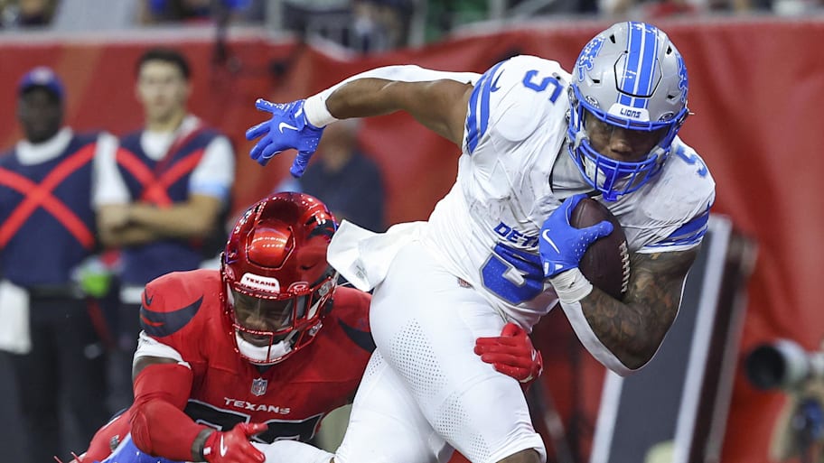 Detroit Lions running back David Montgomery (5) scores a touchdown as Houston Texans safety Eric Murray (23) | Troy Taormina-Imagn Images