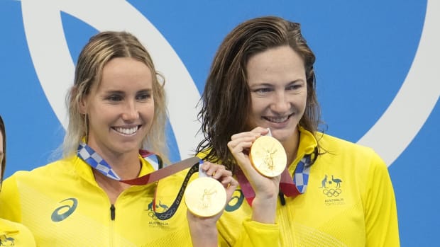 Emma McKeon (AUS) and Cate Campbell (AUS) celebrate during the medals ceremony for the women's 4x100m medley relay during the