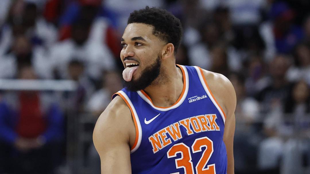 Apr 24, 2025; Detroit, Michigan, USA; New York Knicks center Karl-Anthony Towns (32) celebrates a three point basket in the first half against the Detroit Pistons during game three of first round for the 2024 NBA Playoffs at Little Caesars Arena. Mandatory Credit: Rick Osentoski-Imagn Images Apr 24, 2025; Detroit, Michigan, USA; New York Knicks center Karl-Anthony Towns (32) celebrates a three point basket in the first half against the Detroit Pistons during game three of first round for the 2024 NBA Playoffs at Little Caesars Arena. Mandatory Credit: Rick Osentoski-Imagn Images