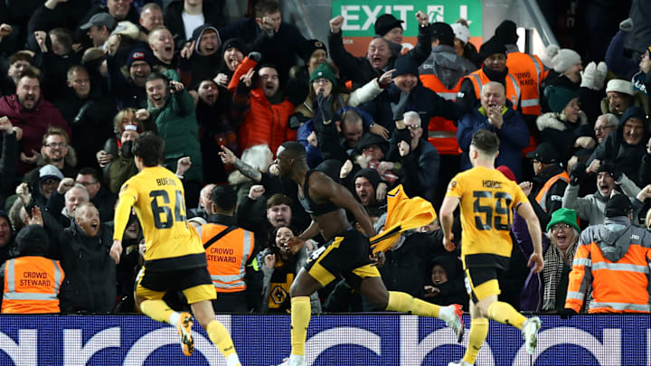 Toti Gomes merayakan gol dalam Liverpool vs Wolves yang pada akhirnya dianulir Toti Gomes merayakan gol dalam Liverpool vs Wolves yang pada akhirnya dianulir