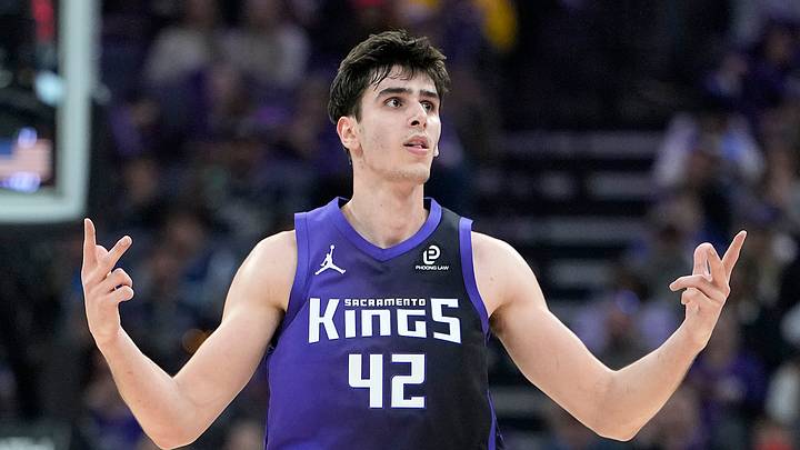Dallas Mavericks v Sacramento Kings