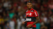 Com problema no ombro, Bruno Henrique não vai disputar o jogo de volta das semifinais do Campeonato Carioca. 