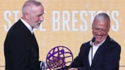 Didier Deschamps remet son prix à Eric Roy