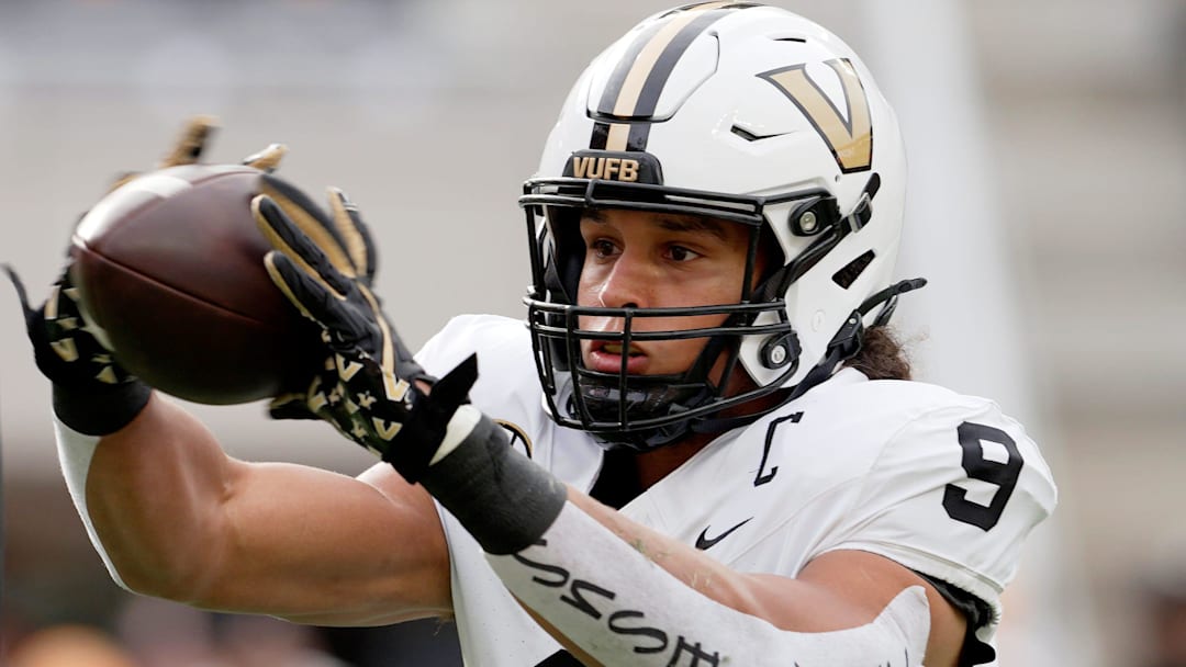 Vanderbilt tight end Eli Stowers (9) makes a catch as he warms up before playing against Tennessee at Neyland Stadium in Knoxville, Tenn., Saturday, Nov. 29, 2025.