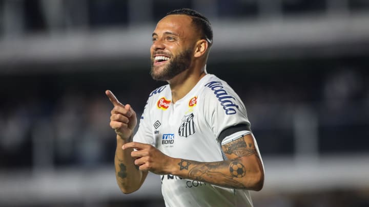 Com Guilherme e companhia, Santos tenta defender a liderança da Série B.