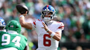 Oct 26, 2025; Philadelphia, Pennsylvania, USA; New York Giants quarterback Jaxson Dart (6) throws a pass for a touchdown against the Philadelphia Eagles in the first quarter at Lincoln Financial Field.  