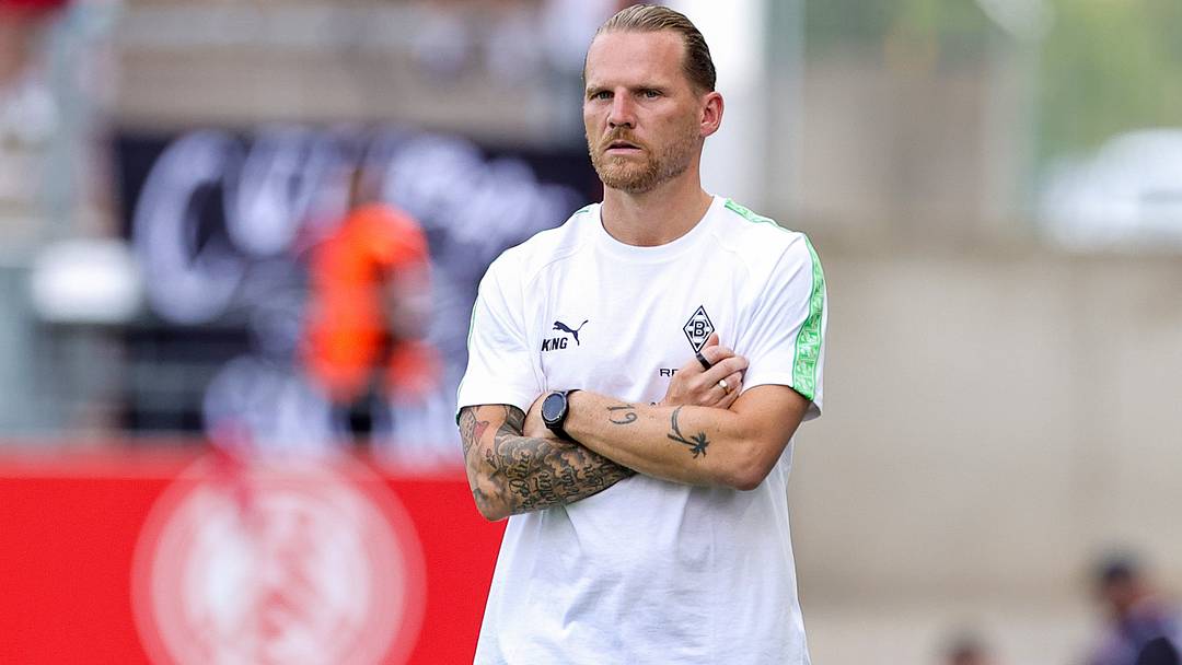 Setzt konsequent auf die Jugend: Borussia-Trainer Eugen Polanski zieht gleich drei Nachwuchstalente fest zu den Profis hoch Setzt konsequent auf die Jugend: Borussia-Trainer Eugen Polanski zieht gleich drei Nachwuchstalente fest zu den Profis hoch