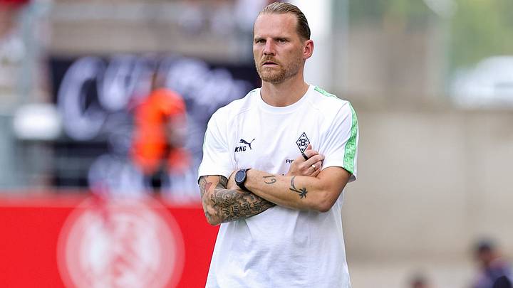 Setzt konsequent auf die Jugend: Borussia-Trainer Eugen Polanski zieht gleich drei Nachwuchstalente fest zu den Profis hoch Setzt konsequent auf die Jugend: Borussia-Trainer Eugen Polanski zieht gleich drei Nachwuchstalente fest zu den Profis hoch