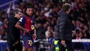 Koundé atua tanto na lateral quanto na zaga