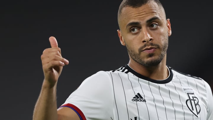 Fiorentina ofereceu 14 milhões de euros ao Basel pelo atacante Arthur Cabral, ex-Ceará e Palmeiras. Fiorentina ofereceu 14 milhões de euros ao Basel pelo atacante Arthur Cabral, ex-Ceará e Palmeiras.