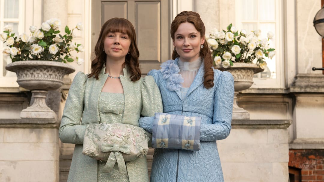 Bridgerton. (L to R) Claudia Jessie as Eloise Bridgerton, Hannah Dodd as Francesca Bridgerton in episode 401 of Bridgerton. 