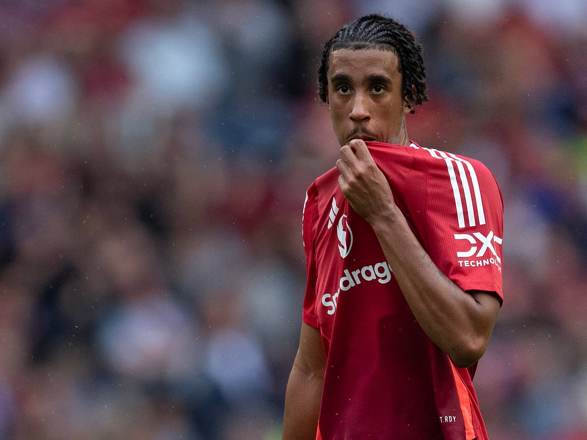 Leny Yoro claims he is 'ready to die' for Man Utd