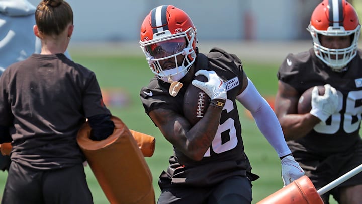 Cleveland Browns wide receiver Diontae Johnson (16) participates in individual drills during practice at NFL minicamp, Wednesday, June 11, 2025, in Berea, Ohio.