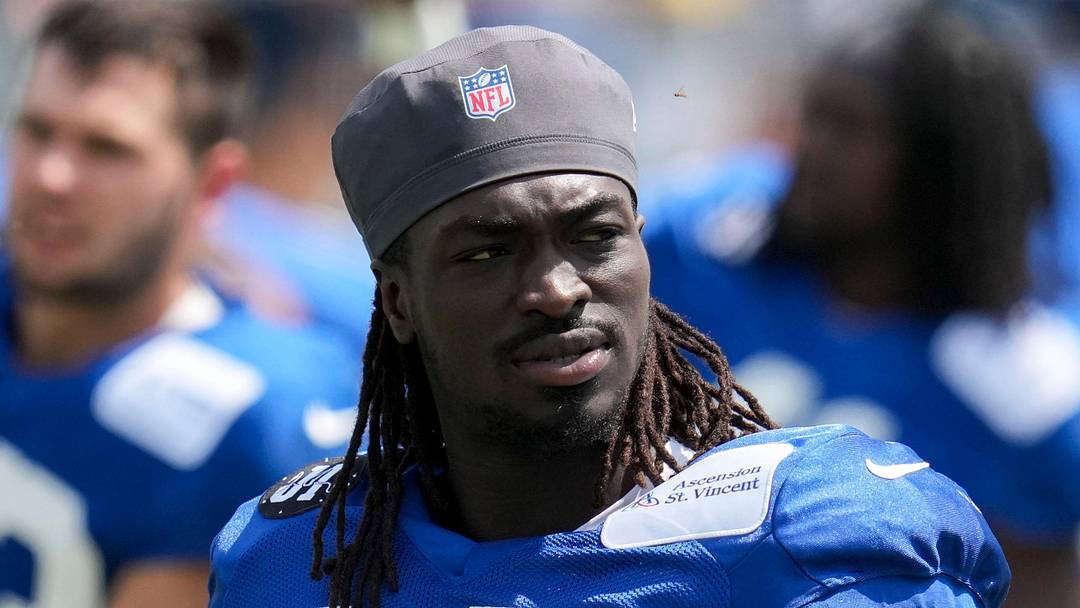 Indianapolis Colts wide receiver Ashton Dulin warms up