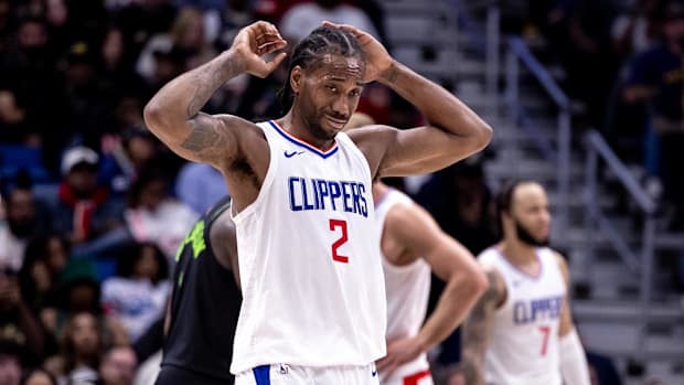 LA Clippers forward Kawhi Leonard (2) reacts to a play against the New Orleans Pelicans during the 2023-24 season.