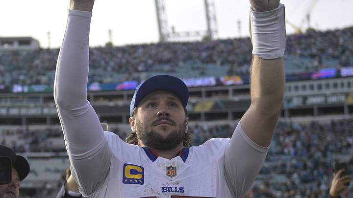 Buffalo Bills quarterback Josh Allen (17)