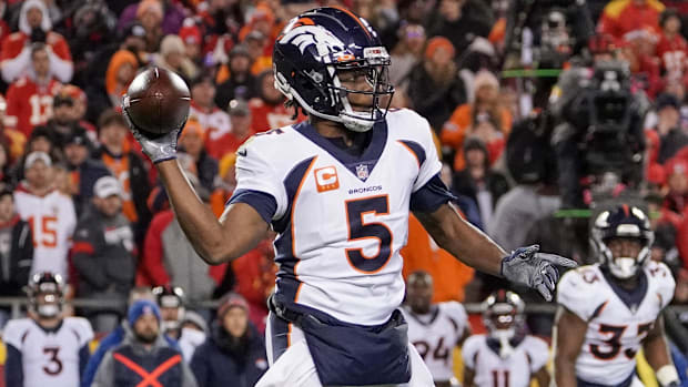 Denver Broncos quarterback Teddy Bridgewater (5) throws a pass against the Kansas City Chiefs.