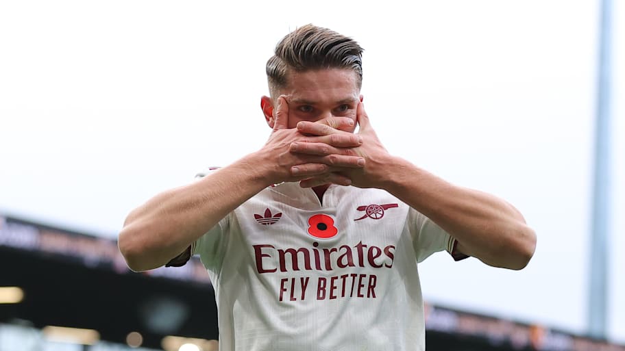 Viktor Gyökeres celebrating.
