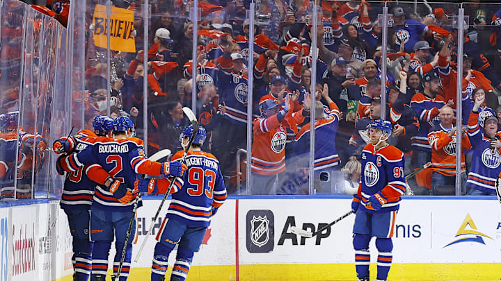 The Edmonton Oilers celebrate a goal scored by forward Corey Perry (90)