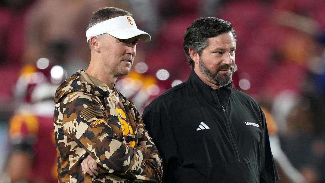 Sep 12, 2026; Los Angeles, California, USA; Southern California Trojans head coach Lincoln Riley (left) talks with Louisiana Ragin' Cajuns head coach Michael Desormeaux before the game at United Airlines Field at Los Angeles Memorial Coliseum. Mandatory Credit: Kirby Lee-Imagn Images Sep 12, 2026; Los Angeles, California, USA; Southern California Trojans head coach Lincoln Riley (left) talks with Louisiana Ragin' Cajuns head coach Michael Desormeaux before the game at United Airlines Field at Los Angeles Memorial Coliseum. Mandatory Credit: Kirby Lee-Imagn Images