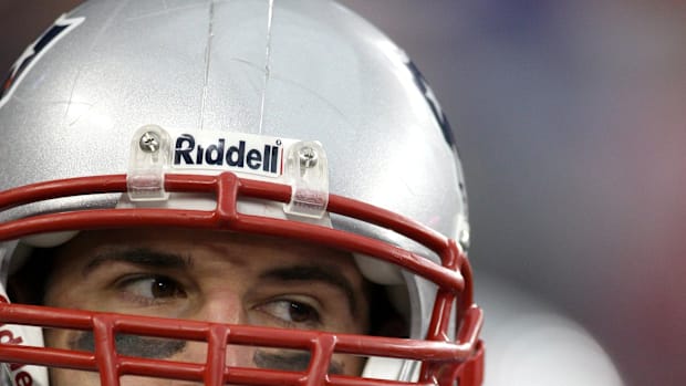 Feb 3, 2008; Glendale, AZ, USA; New England Patriots linebacker Mike Vrabel (50) warms up before Super Bowl XLII at the Unive