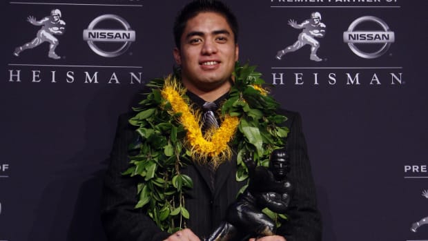 Manti Te'o with the 2012 Heisman Trophy