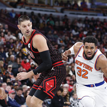 Oct 31, 2025; Chicago, Illinois, USA; New York Knicks center Karl-Anthony Towns (32) drives to the basket against the Chicago Bulls during the second half at United Center. Mandatory Credit: Kamil Krzaczynski-Imagn Images