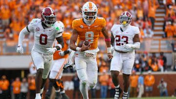 Tennessee Volunteers quarterback Nico Iamaleava (8)