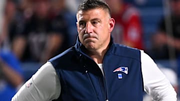  New England Patriots head coach Mike Vrabel before the game at Highmark Stadium. Man