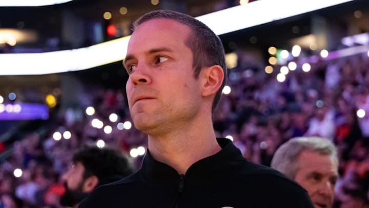 Los Angeles Lakers assistant coach Jordan Ott against the Phoenix Suns.