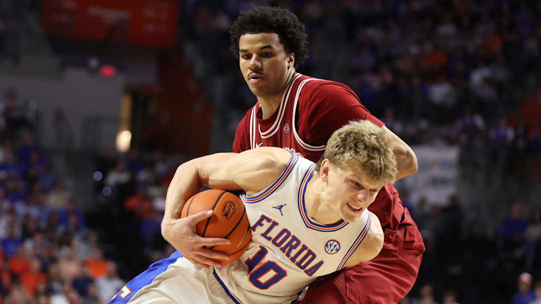 Florida forward Thomas Haugh (10) runs into Arkansas forward Malique Ewin (12) 