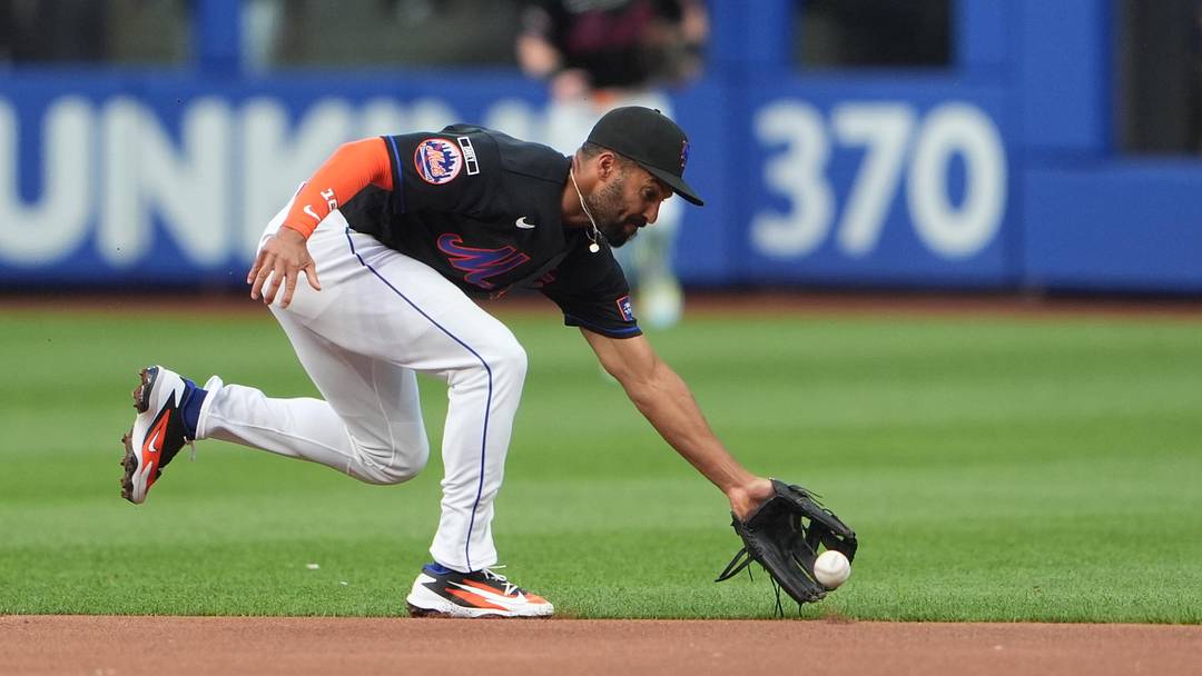May 29, 2026; New York City, New York, USA; New York Mets second baseman Marcus Semien (10) fields a ground ball hit by Miami Marlins first baseman Liam Hicks (34) (not pictured) during the first inning at Citi Field. Mandatory Credit: Gregory Fisher-Imagn Images