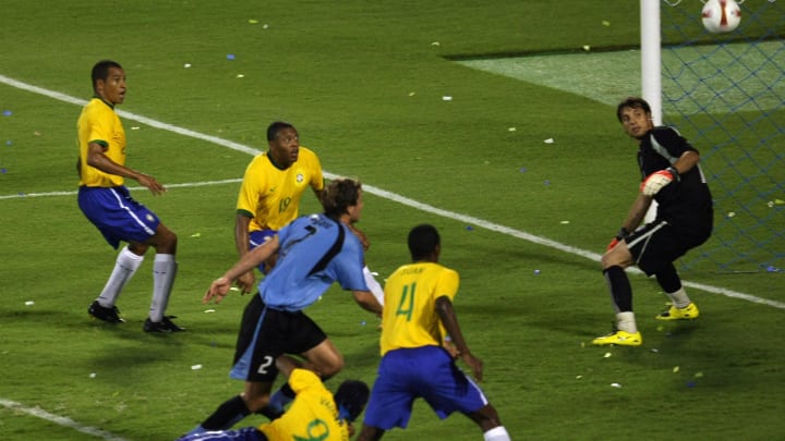 Brazilian midfielder Julio Baptista (2-L...
