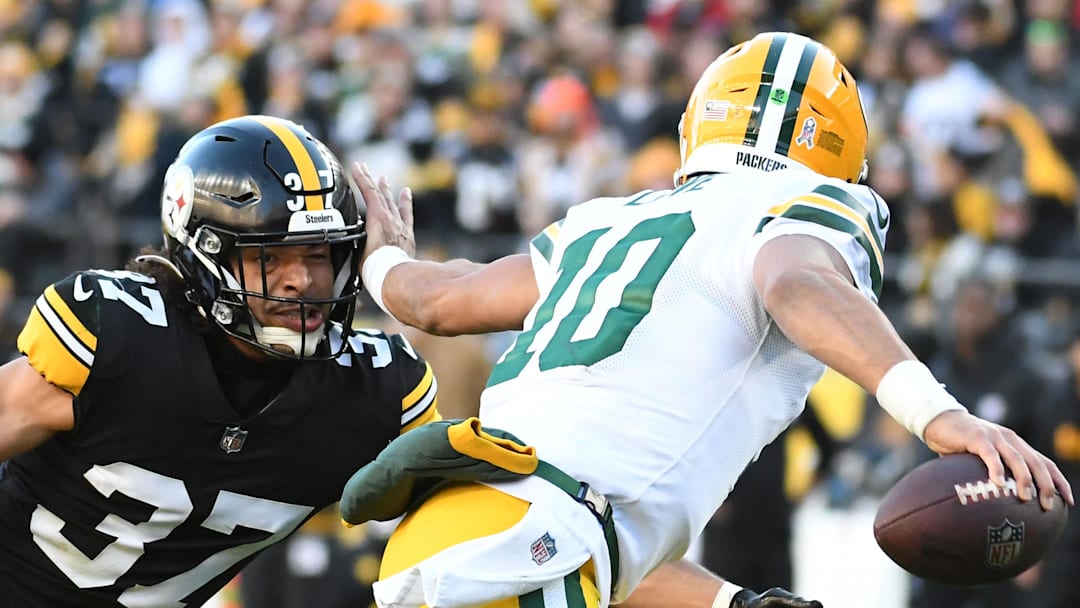 Pittsburgh Steelers safety Elijah Riley (37) pressures Green Bay Packers quarterback Jordan Love during their game in 2023.