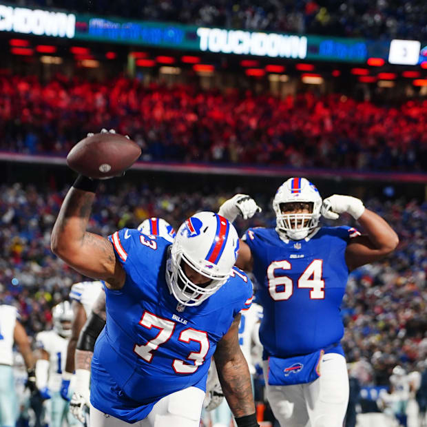 Dion Dawkins spike