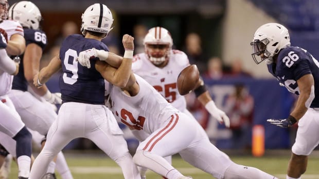 Wisconsin Badgers linebacker T.J. Watt (42) forces a fumble by Penn State Nittany Lions quarterback Trace McSorley (9)